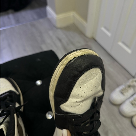 Nike Air Jordan 1 Mocha - Picture 5 of 6